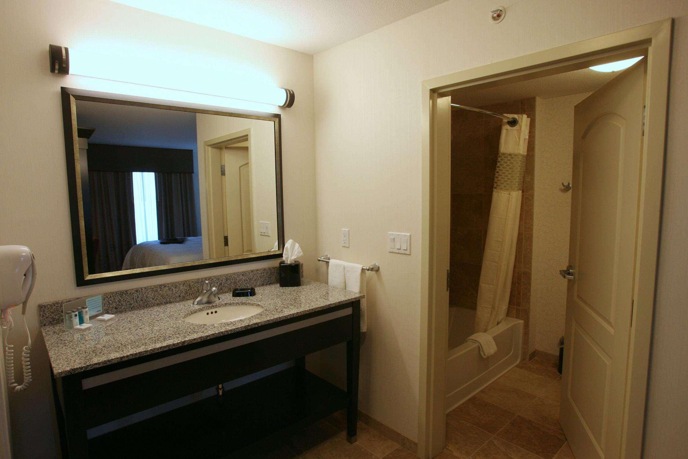 Hampton Inn & Suites Red Deer Penhold Oda fotoğraf