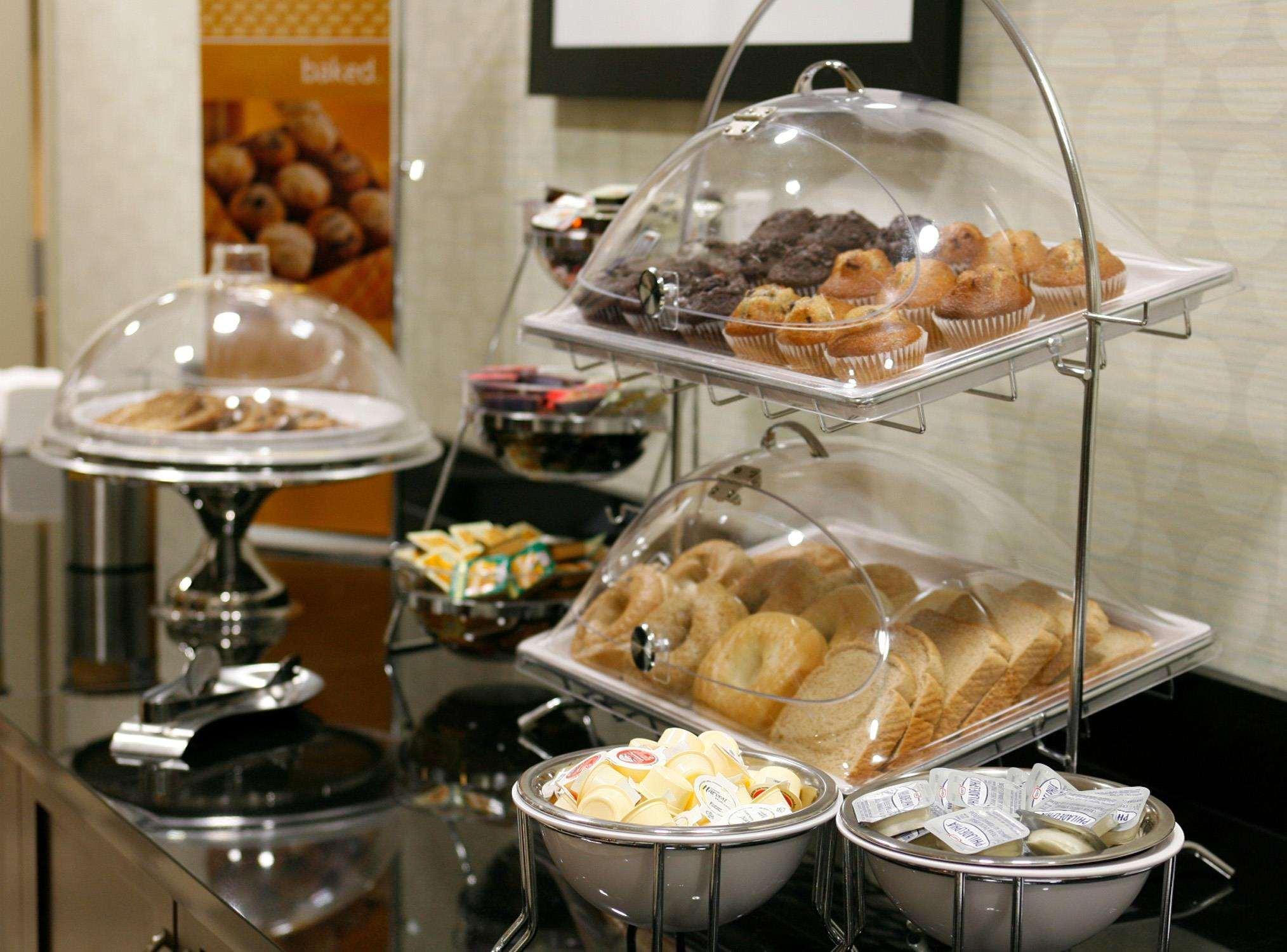 Hampton Inn & Suites Red Deer Penhold Restoran fotoğraf