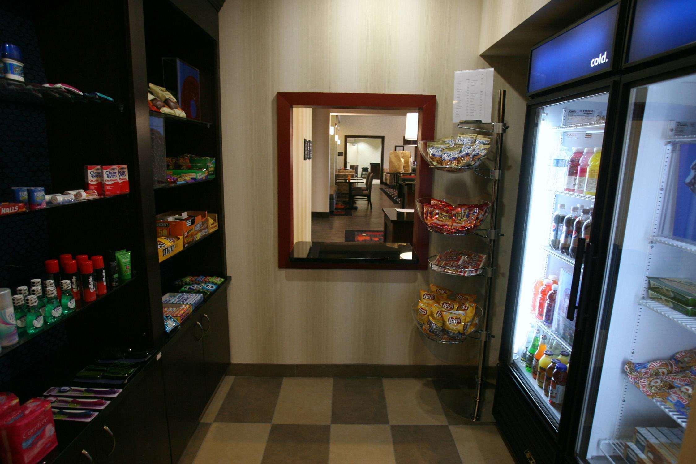 Hampton Inn & Suites Red Deer Penhold Konforlar fotoğraf