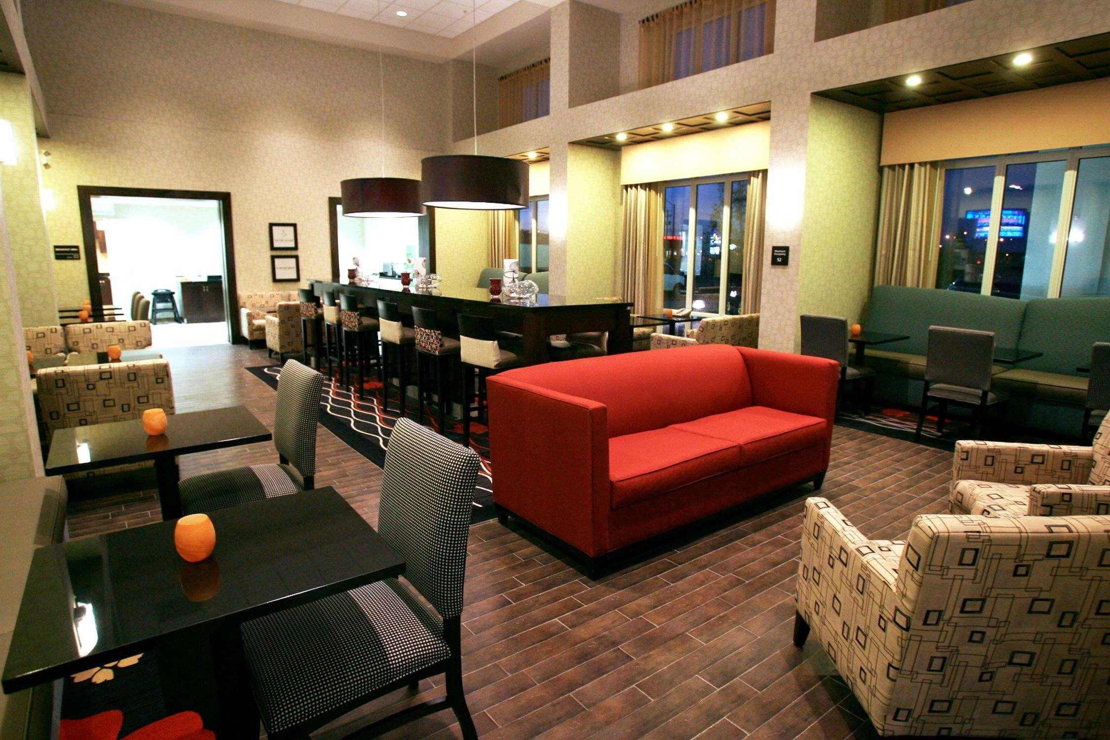 Hampton Inn & Suites Red Deer Penhold Restoran fotoğraf