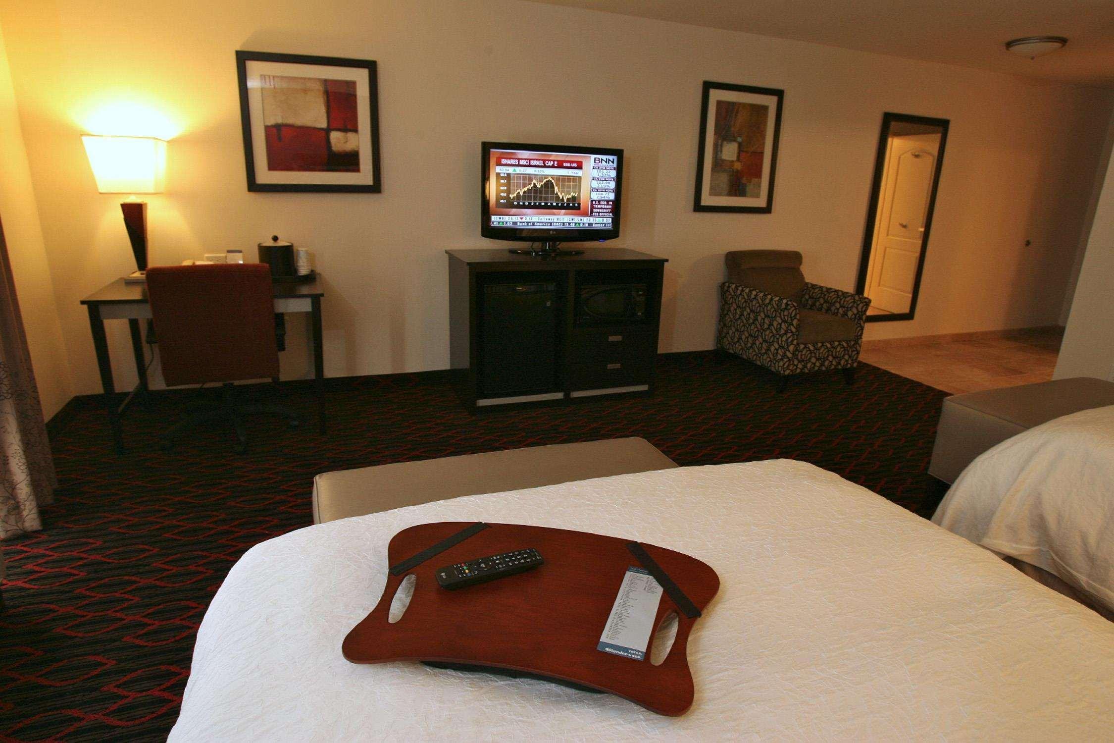 Hampton Inn & Suites Red Deer Penhold Oda fotoğraf