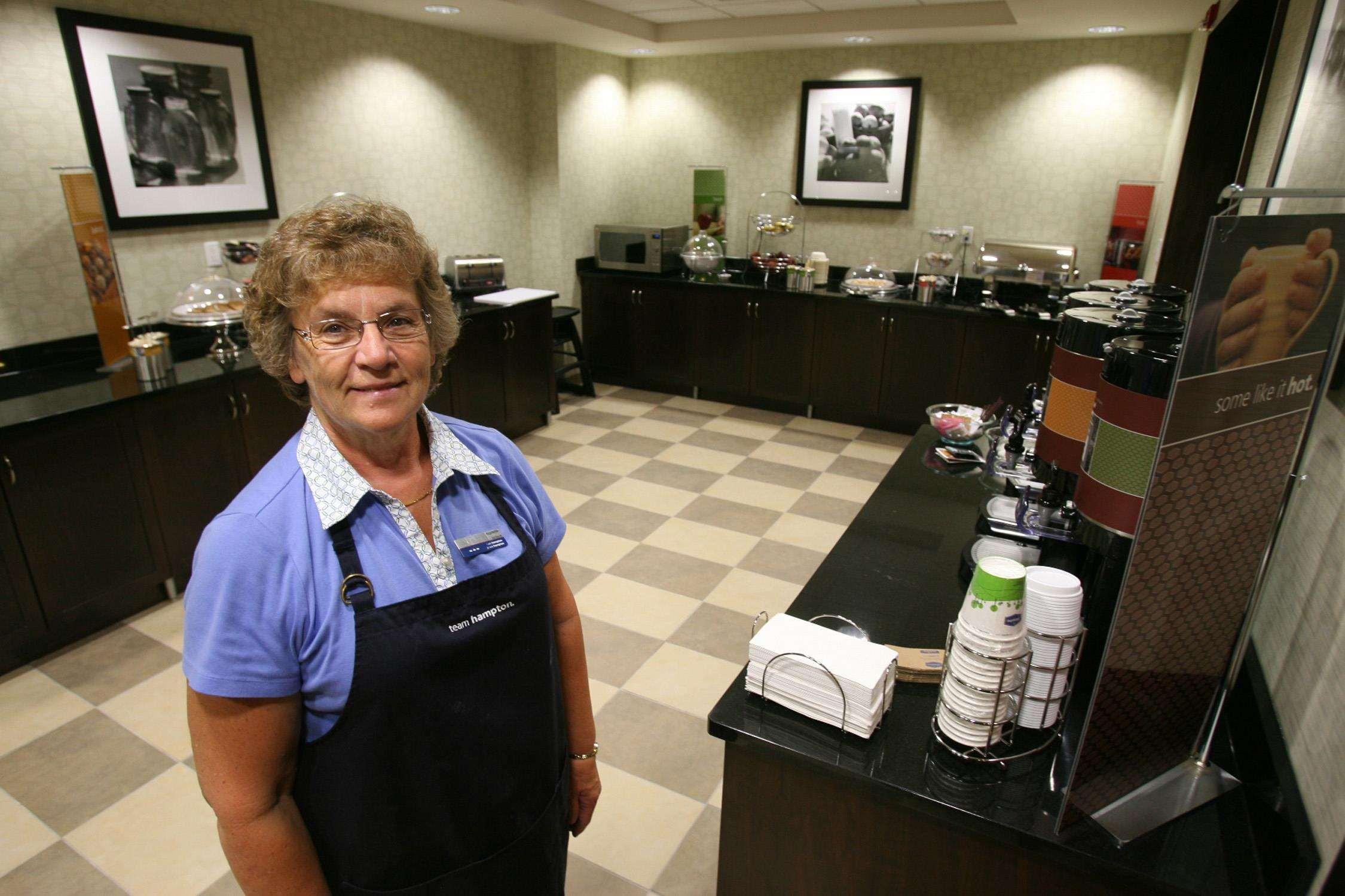 Hampton Inn & Suites Red Deer Penhold Restoran fotoğraf