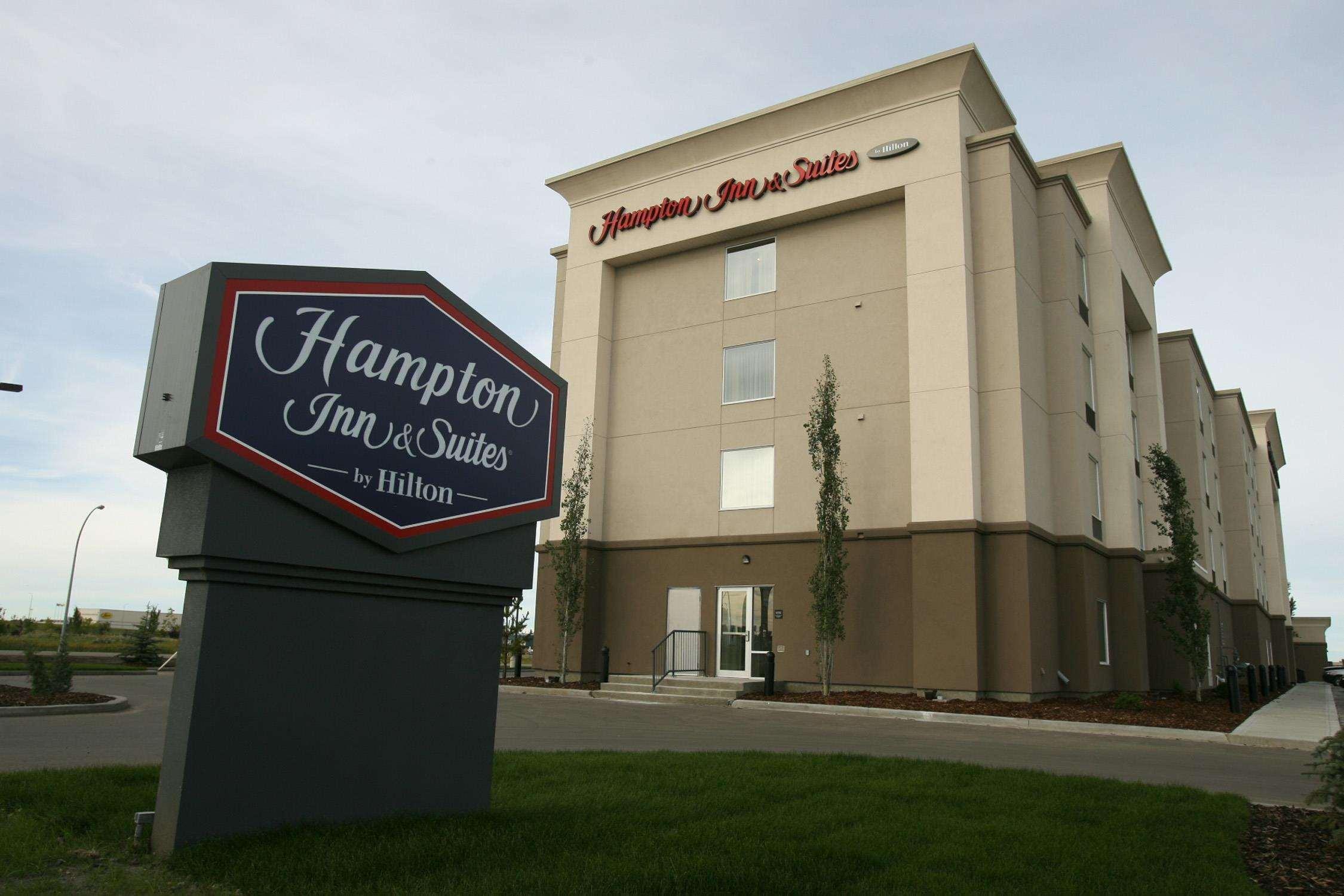 Hampton Inn & Suites Red Deer Penhold Dış mekan fotoğraf
