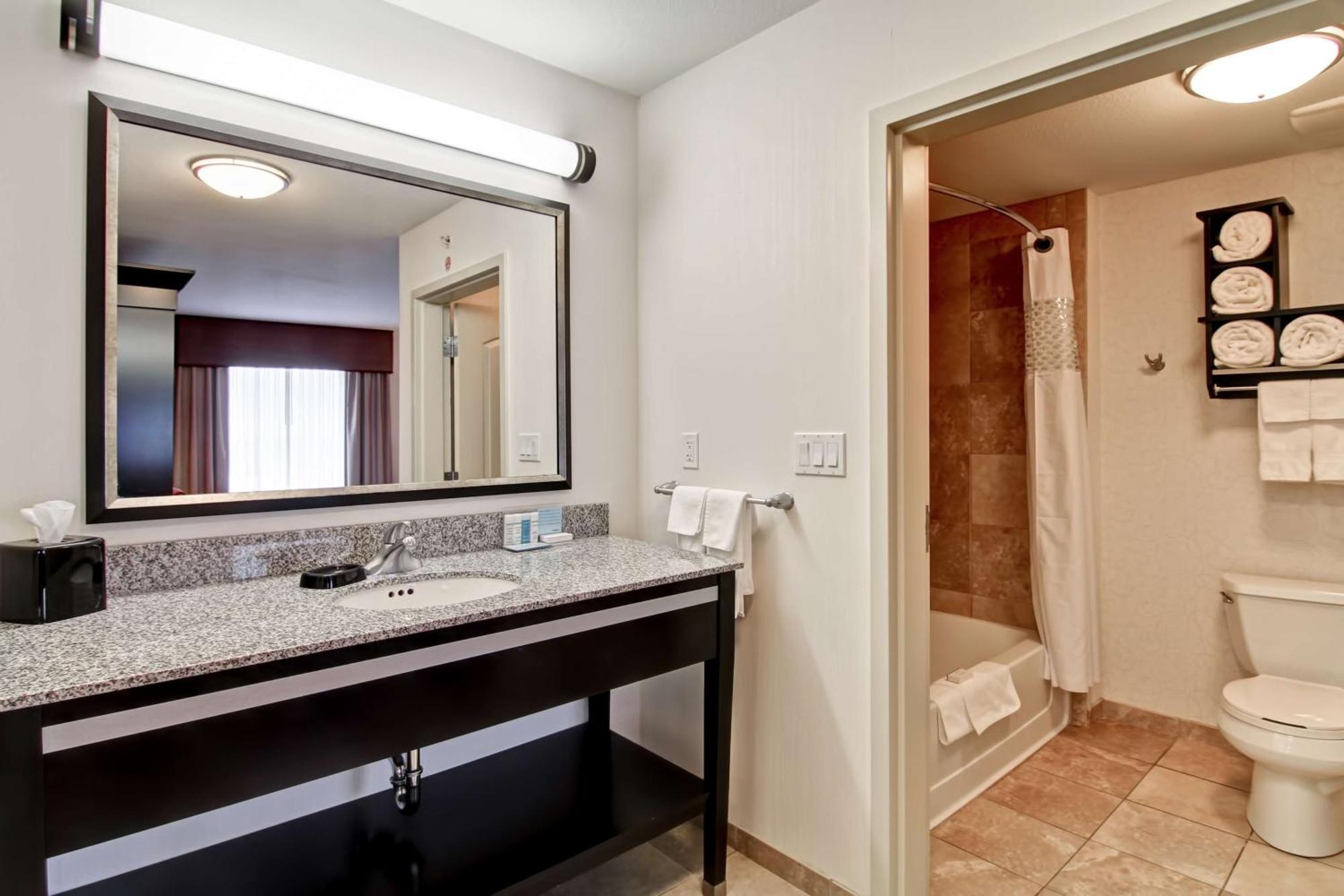 Hampton Inn & Suites Red Deer Penhold Dış mekan fotoğraf