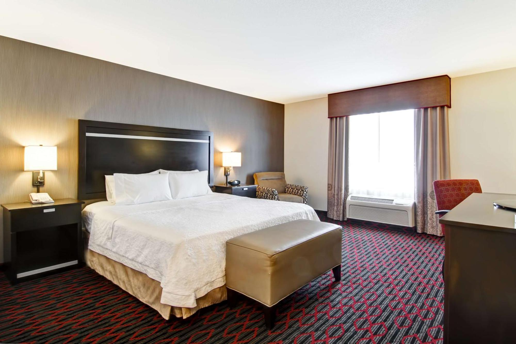 Hampton Inn & Suites Red Deer Penhold Dış mekan fotoğraf