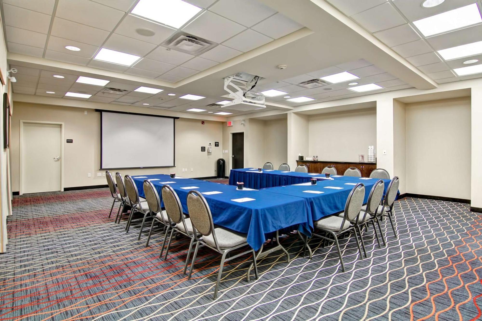 Hampton Inn & Suites Red Deer Penhold Dış mekan fotoğraf