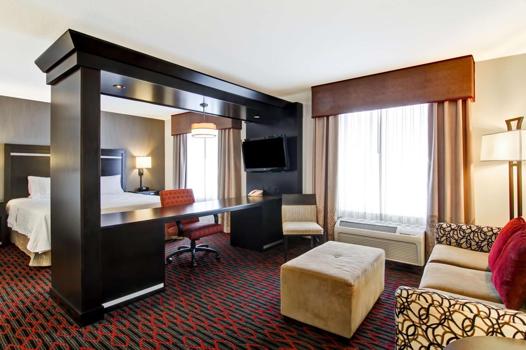 Hampton Inn & Suites Red Deer Penhold Dış mekan fotoğraf
