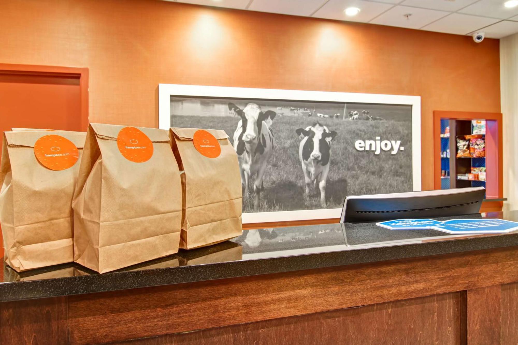 Hampton Inn & Suites Red Deer Penhold Dış mekan fotoğraf