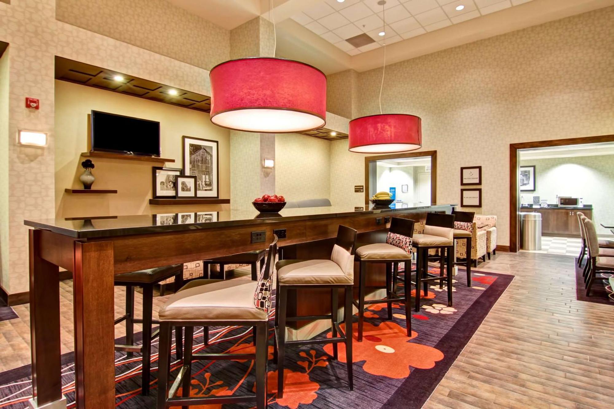 Hampton Inn & Suites Red Deer Penhold Dış mekan fotoğraf