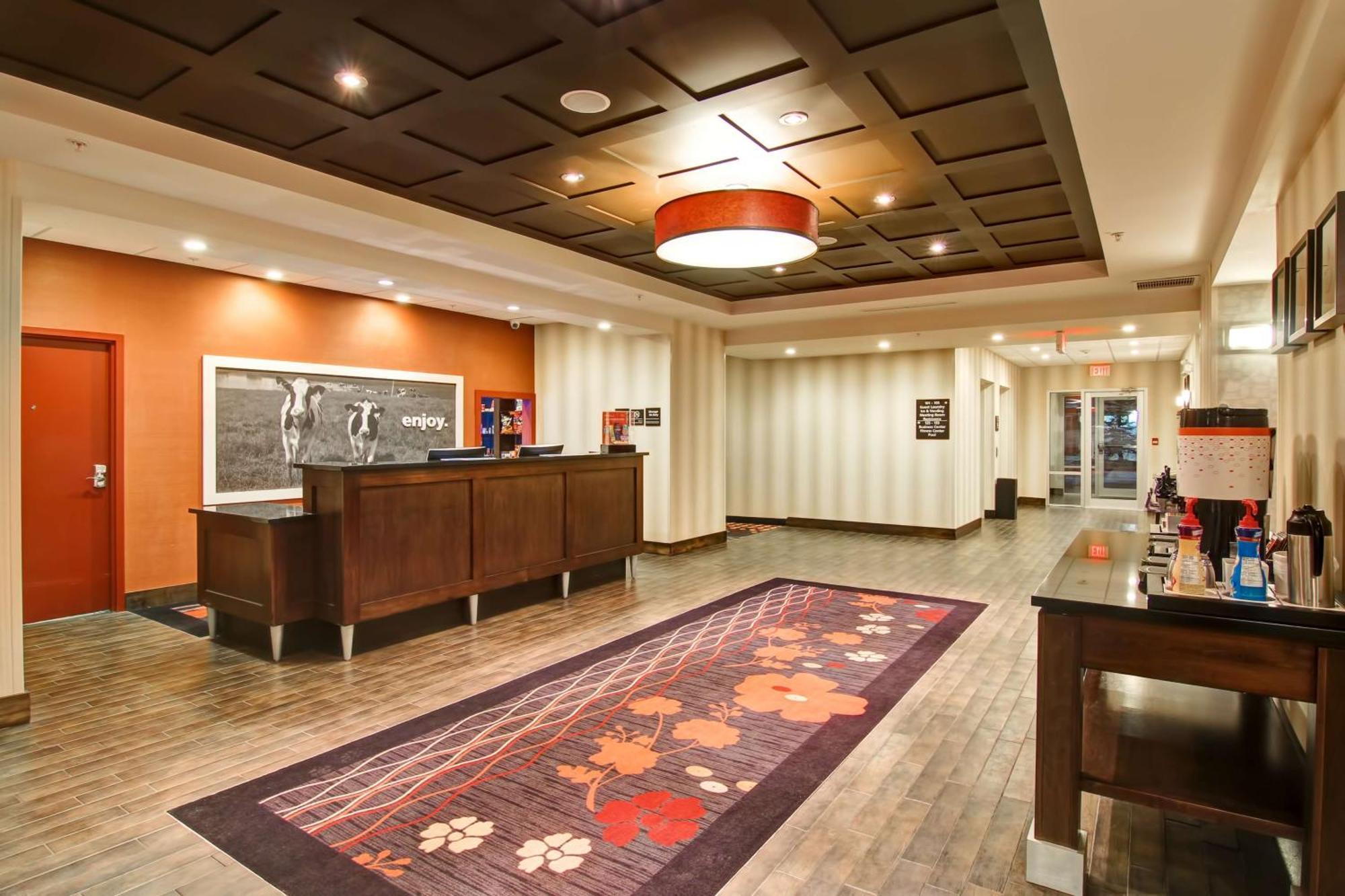 Hampton Inn & Suites Red Deer Penhold Dış mekan fotoğraf
