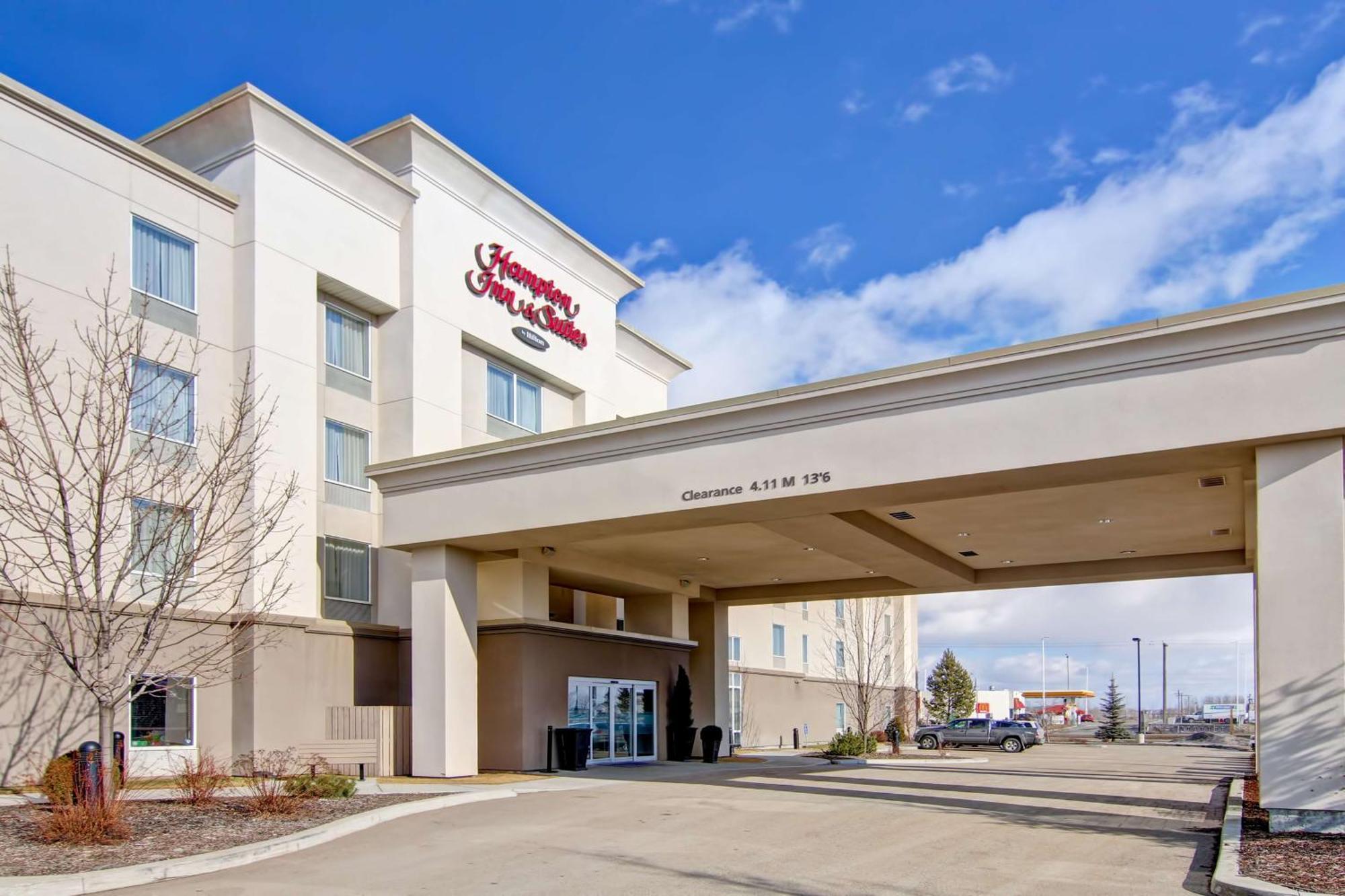 Hampton Inn & Suites Red Deer Penhold Dış mekan fotoğraf