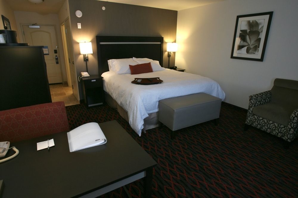 Hampton Inn & Suites Red Deer Penhold Dış mekan fotoğraf